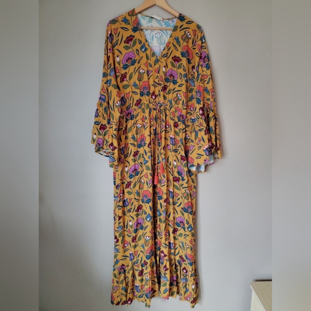B.Yellowtail Wing Sleeve Maxi Dress
